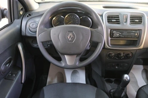 Седан Renault Logan 2016 года, 689000 рублей, Омск