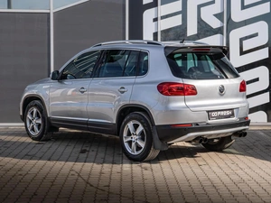 Внедорожник Volkswagen Tiguan 2011 года, 1290000 рублей, Краснодар
