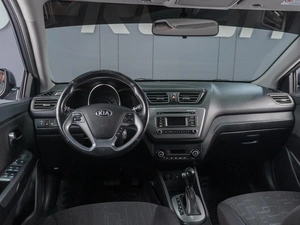 Седан Kia Rio 2017 года, 1379000 рублей, Сургут