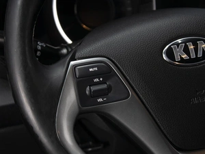 Седан Kia Rio 2017 года, 1040000 рублей, Омск