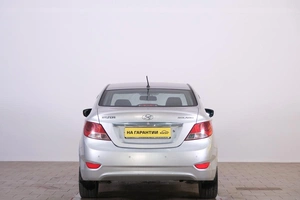 Седан Hyundai Solaris 2011 года, 859000 рублей, Омск