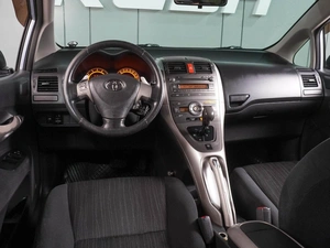 Хетчбэк Toyota Auris 2007 года, 669000 рублей, Воронеж