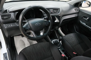 Седан Kia Rio 2013 года, 749000 рублей, Омск