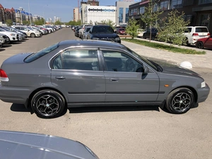 Седан Isuzu Gemini 1999 года, 330000 рублей, Красноярск