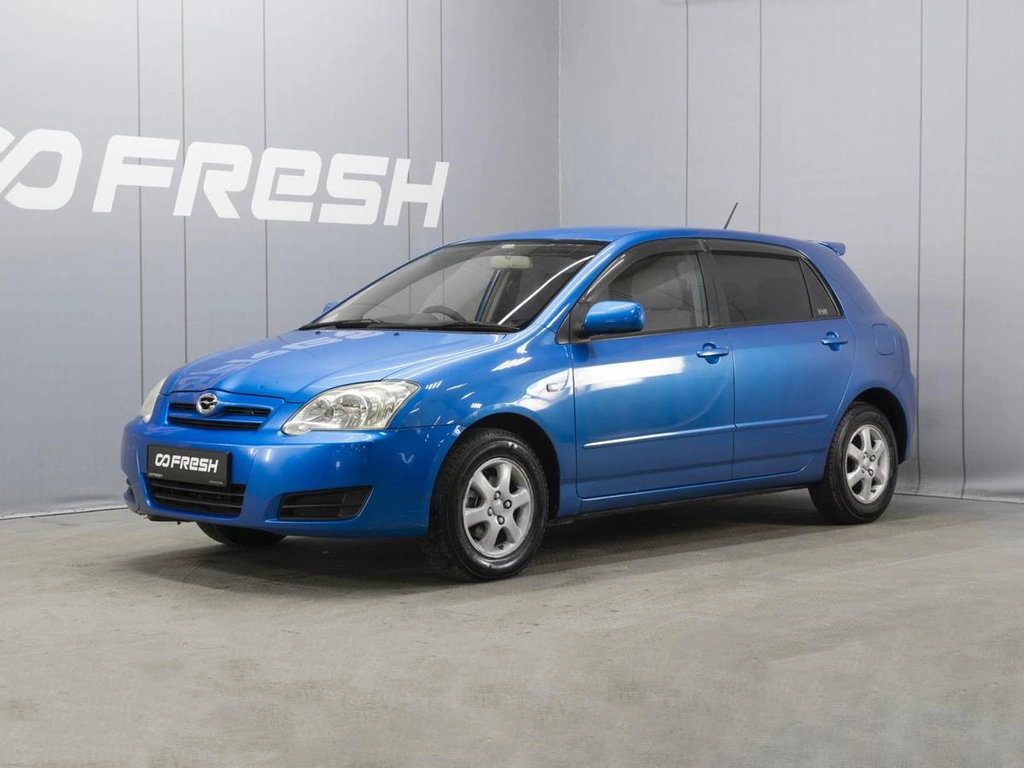 Хетчбэк Toyota Corolla 2004 года, 610000 рублей, Омск