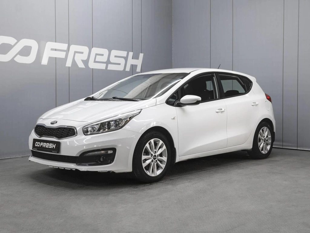 Хетчбэк Kia Ceed 2015 года, 970000 рублей, Омск