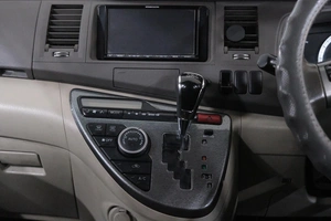 Минивэн Toyota Isis 2010 года, 1039000 рублей, Омск