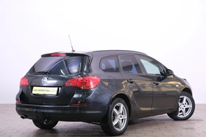 Универсал Opel Astra 2011 года, 769000 рублей, Омск