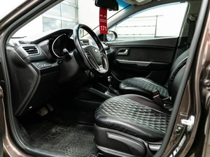Седан Kia Rio 2017 года, 1050000 рублей, Красноярск