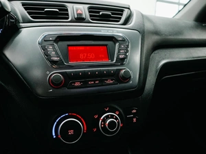 Седан Kia Rio 2014 года, 899000 рублей, Красноярск