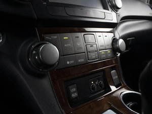 Внедорожник Toyota Highlander 2011 года, 2200000 рублей, Омск