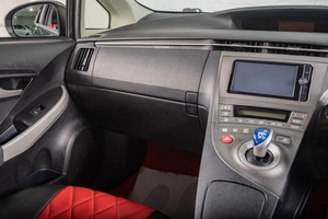 Лифтбек Toyota Prius 2013 года, 1249000 рублей, Томск