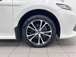 Седан Toyota Camry 2018 года, 2080000 рублей, Красноярск