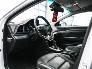 Седан Hyundai Avante 2019 года, 1600000 рублей, Красноярск
