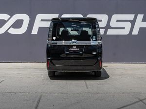 Минивэн Toyota Voxy 2014 года, 1699000 рублей, Краснодар