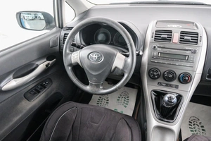 Хетчбэк Toyota Auris 2007 года, 679000 рублей, Красноярск