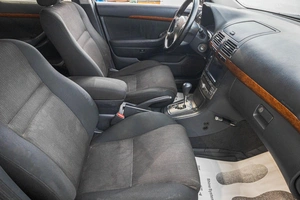 Седан Toyota Avensis 2006 года, 749000 рублей, Барнаул