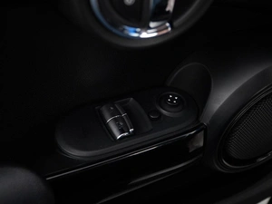 Хетчбэк MINI Cooper 2018 года, 1599077 рублей, Москва