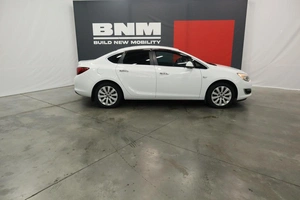 Седан Opel Astra 2013 года, 925000 рублей, Курск