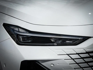 Лифтбек Changan UNI-V 2024 года, 2410000 рублей, Волгоград