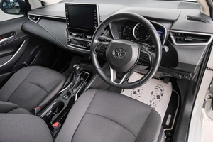 Универсал Toyota Corolla 2019 года, 1890000 рублей, Красноярск