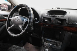 Седан Toyota Avensis 2004 года, 699000 рублей, Новокузнецк