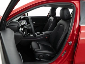 Хетчбэк Mercedes-benz A-класс 2018 года, 2248050 рублей, Москва