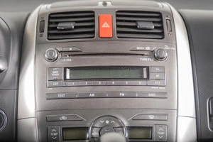 Хетчбэк Toyota Auris 2007 года, 699000 рублей, Томск