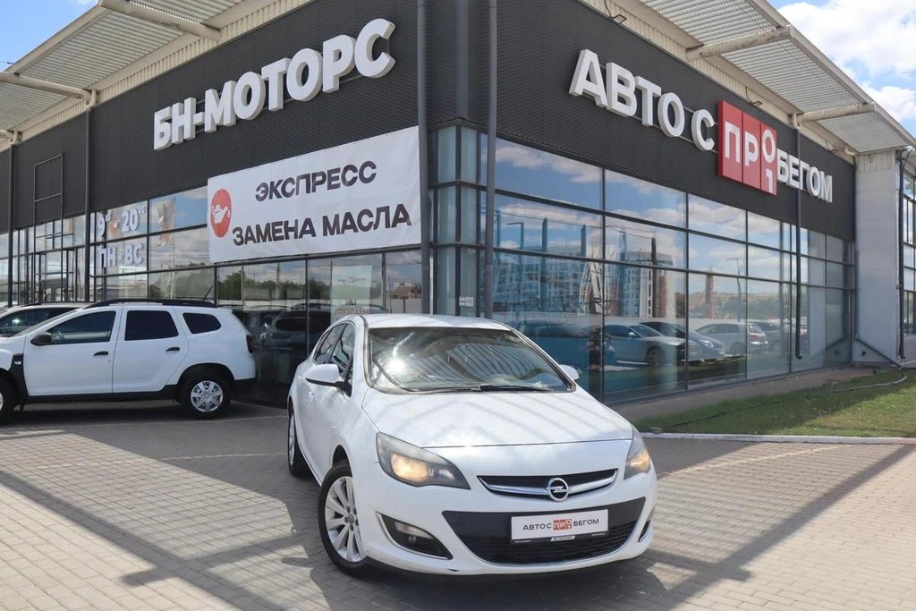 Хэтчбек Opel Astra 2014 года, 900000 рублей, Мирное