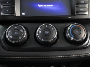Внедорожник Toyota RAV4 2017 года, 2495000 рублей, Омск