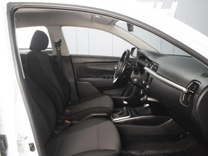 Хетчбэк Kia Rio X-Line 2018 года, 1450000 рублей, Омск