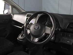 Хетчбэк Toyota Ractis 2013 года, 1070000 рублей, Омск