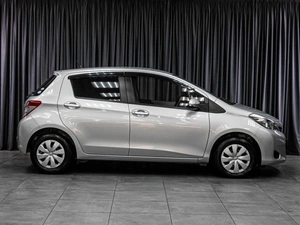 Хетчбэк Toyota Vitz 2013 года, 829000 рублей, Тюмень