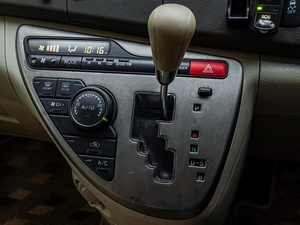 Минивэн Toyota Isis 2014 года, 1360000 рублей, Краснодар