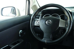 Хетчбэк Nissan Tiida 2012 года, 999000 рублей, Омск