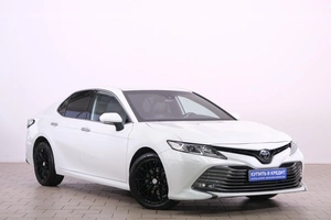 Седан Toyota Camry 2019 года, 2459000 рублей, Омск