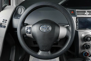 Хетчбэк Toyota Yaris 2008 года, 589000 рублей, Тюмень