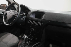 Седан Opel Astra 2010 года, 749000 рублей, Новокузнецк