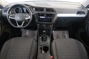 Внедорожник Volkswagen Tiguan 2021 года, 2899000 рублей, Омск