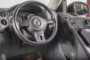 Внедорожник Volkswagen Tiguan 2012 года, 1259000 рублей, Томск