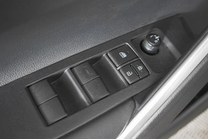 Внедорожник Toyota Corolla Cross 2024 года, 2949000 рублей, Кемерово