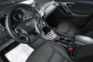 Седан Hyundai Elantra 2012 года, 1379000 рублей, Тюмень