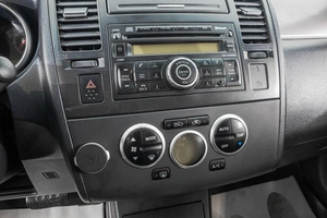 Хетчбэк Nissan Tiida 2010 года, 719000 рублей, Барнаул