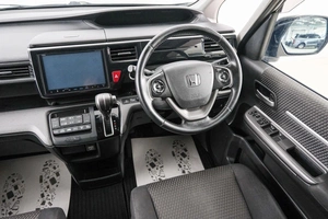 Минивэн Honda Stepwgn Spada 2015 года, 1699000 рублей, Красноярск