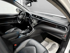 Седан Toyota Camry 2019 года, 2380000 рублей, Красноярск