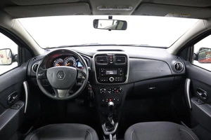 Хэтчбек Renault Sandero 2017 года, 1030000 рублей, Брянск