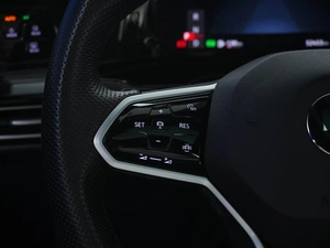 Хетчбэк Volkswagen Golf 2022 года, 2798444 рублей, Москва