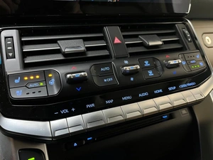 Внедорожник Toyota Land Cruiser 2021 года, 10300000 рублей, Абакан