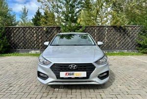 Седан Hyundai Solaris 2017 года, 950000 рублей, Красноярск