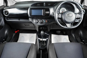 Хетчбэк Toyota Vitz 2017 года, 1259000 рублей, Тюмень